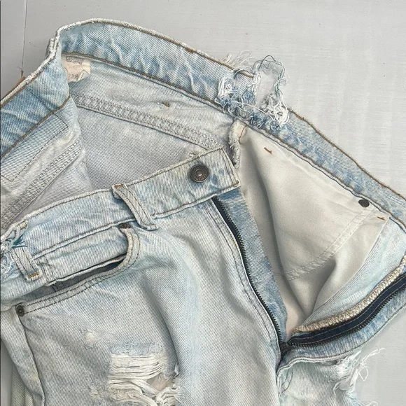 Vintage Levi’s Distressed Denim Shorts - Picture 10 of 10